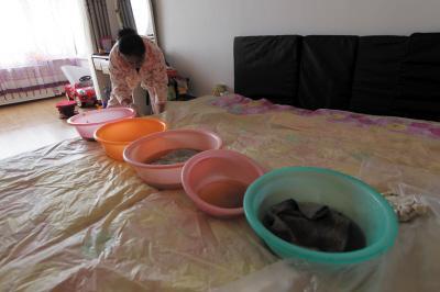 乐业楼上漏水，住户失联，小区没物管，业主维权难！律师来支招……